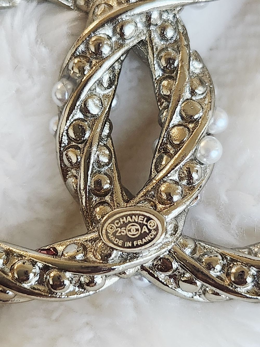 Authentic Chanel Pearl & Pink Crystal CC Brooch - Picture 4 of 4